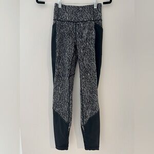Lululemon grey patterned black high rise leggings